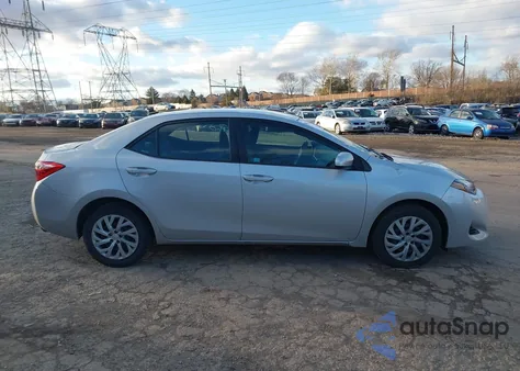 2017 Toyota Corolla Le z USA, uszkodzony, nr VIN 2T1BURHE9HC846047